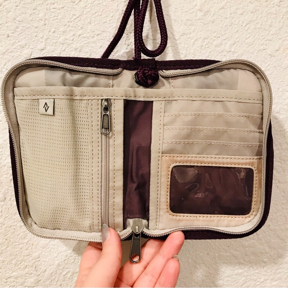 Eddie Bauer sporty nylon crossbody purse/wallet